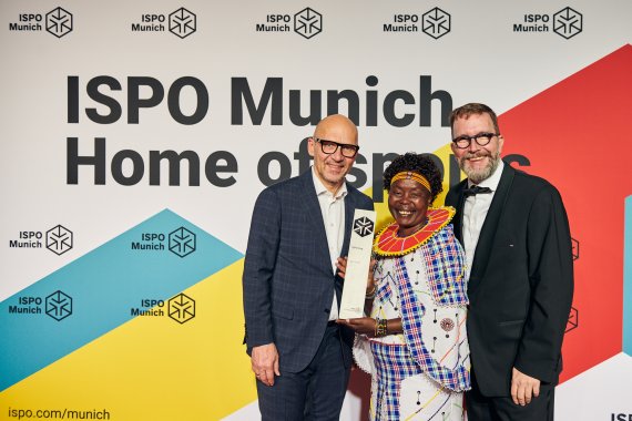 Klaus Dittrich (CEO and Chairman Messe München GmbH), Tegla Loroupe (ISPO Pokal Winner), Jochen Färber (Chief of Lausanne Office Olympic Channel Service)