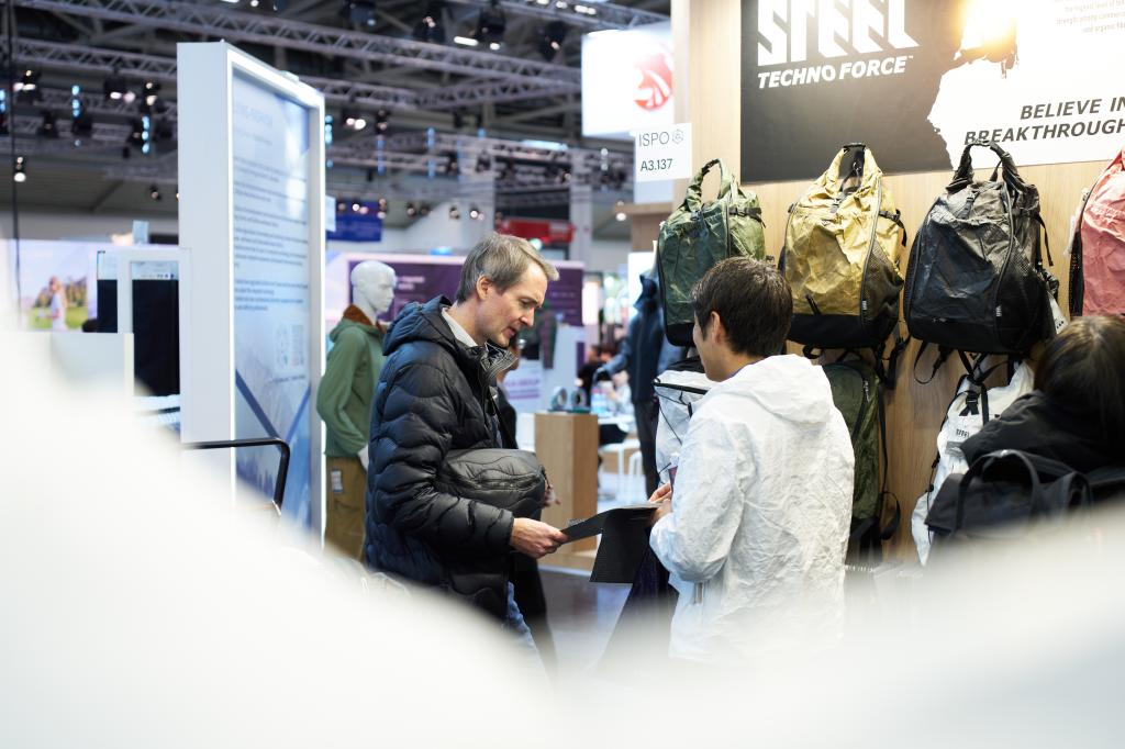 5 ways AI in retail improves the shopping experience