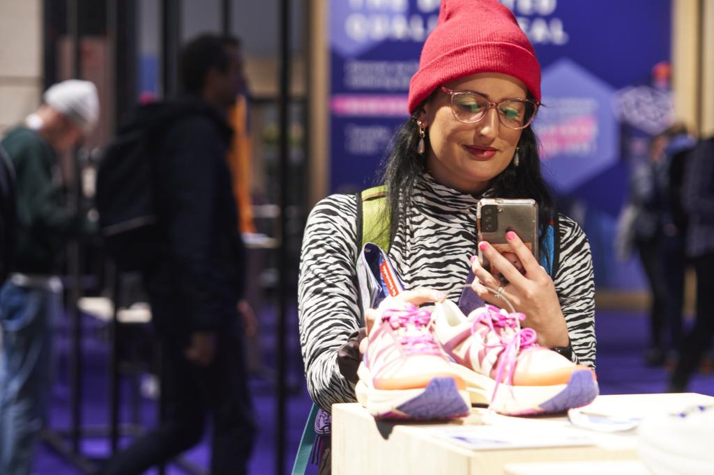Revolutionizing B2B Sports Retail with Augmented Reality Shopping
