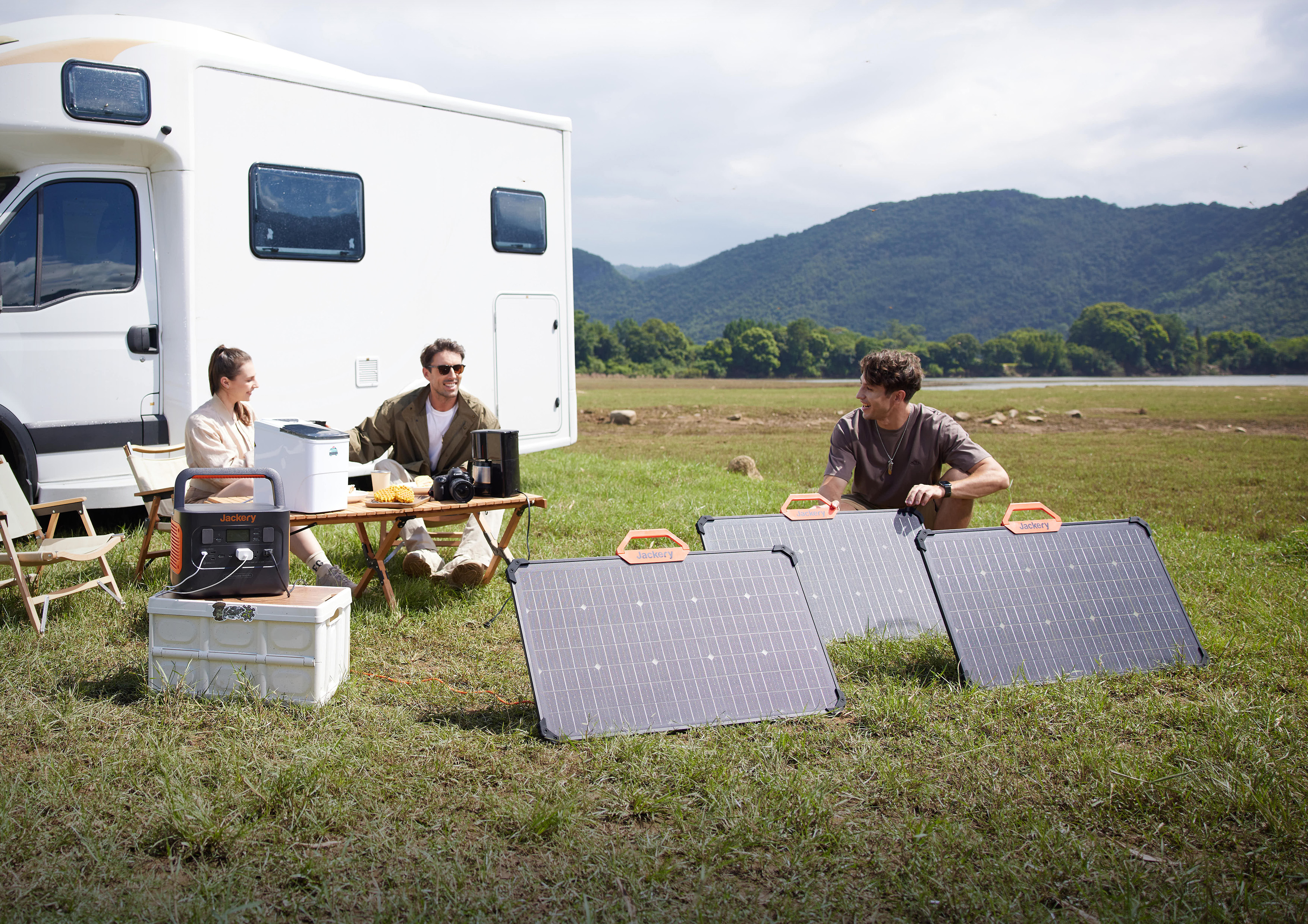 Jackery SolarSaga 80: Double solar panel for all weathers