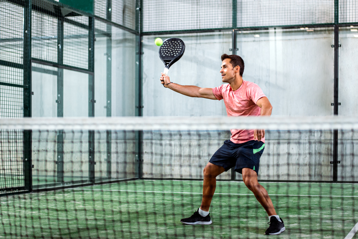 Padel Tennis eller Paddle Tennis: Hvad er Padel Tennis, og hvordan man spiller det?