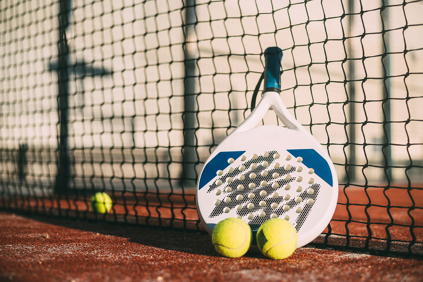 Diferencias entre pelotas padel y tenis [ Todo lo que debes saber]