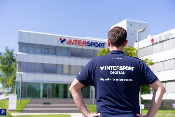 On- und offline neu verbinden: Mit der Digitalisierung über die Kooperative Händler-Plattform versucht Intersport, auch neue Kunden dauerhaft an die Verbundgruppe zu binden.