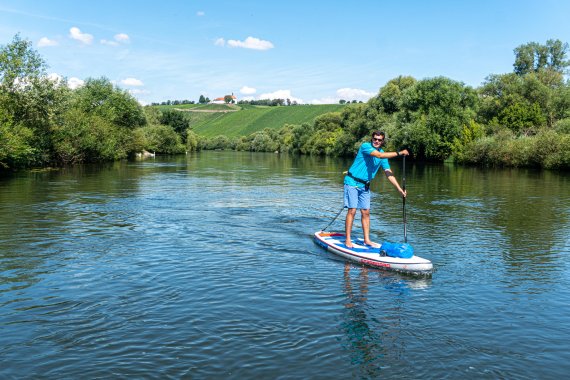 Ein Stand-up-Paddle Board sollte unbedingt vor dem Kauf getestet werden.