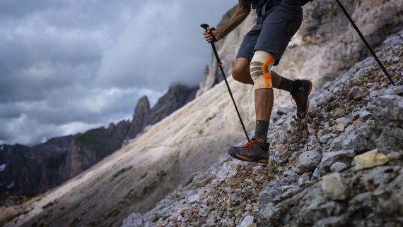 The Bauerfeind Sports Outdoor Knee Support won the 2023 ISPO Award.