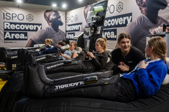 Auf der ISPO Munich stellte Blackroll diverse Möglichkeiten zur optimalen Regeration asu