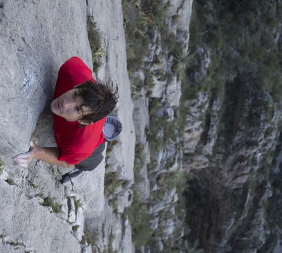 Especialista en solo libre Alex Honnold