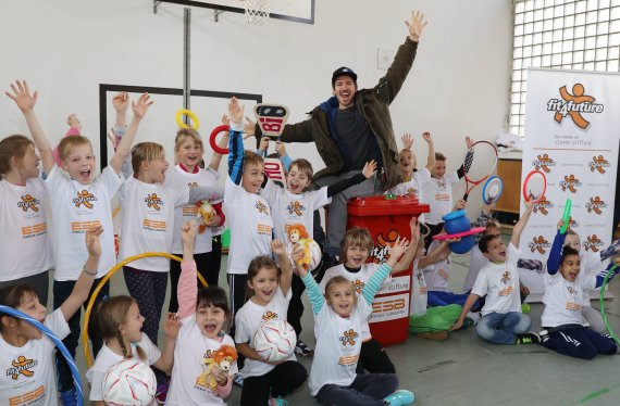 Felix Neureuther, here in Penzberg, makes children "fit4future".