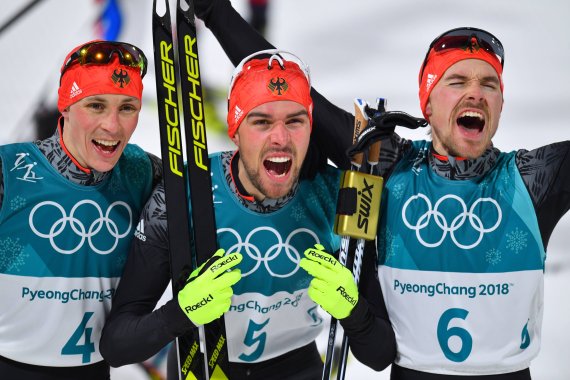 Eric Frenzel, Johannes Rydzek und Fabian Rießle gehen als 4.,5. und 6. in die Loipe und belegen am Ende Platz 1-3