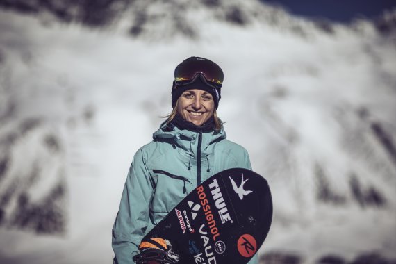 Partner of EOG and #itsgreatoutthere: Freeride ace Aline Bock.
