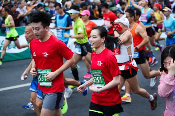 Wasserspringerin Wu Minxia gewann fünf olympische Goldmedaillen und unterstützt „Life Tracks“