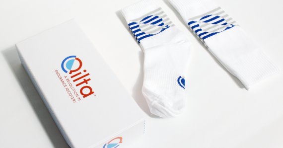 Die Socken und Waden-Sleeves von Qilta unterstützen die Regeneration nach dem Sport. 