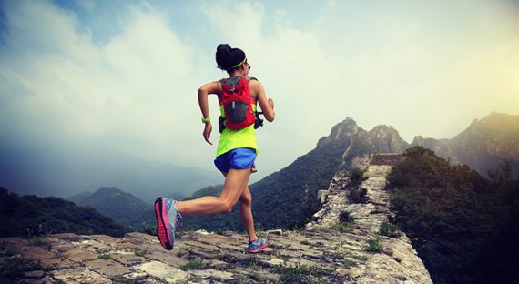 Asian women runs a on Chinese wall