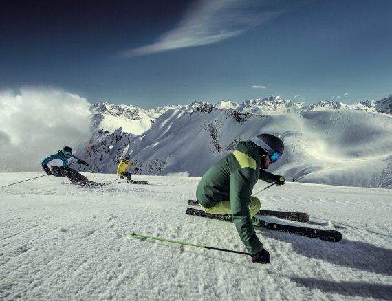 Elan ist ein slowenischer Sportartikelhersteller mit Fokus auf Wintersportausrüstung.