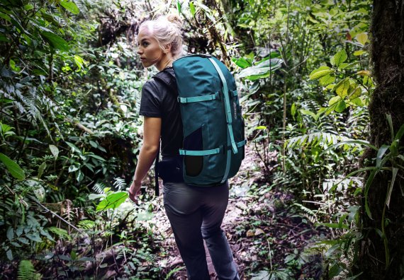 Gewann auf der ISPO Munich 2019 den ISPO Award in Gold: Der Atrack ST, ein neuer wasserdichter Travelrucksack speziell für Frauen. 