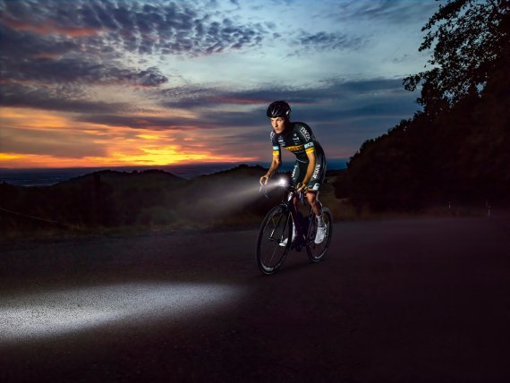 Especially in the dark season of the year, smart lighting solutions for bicycles increase safety.