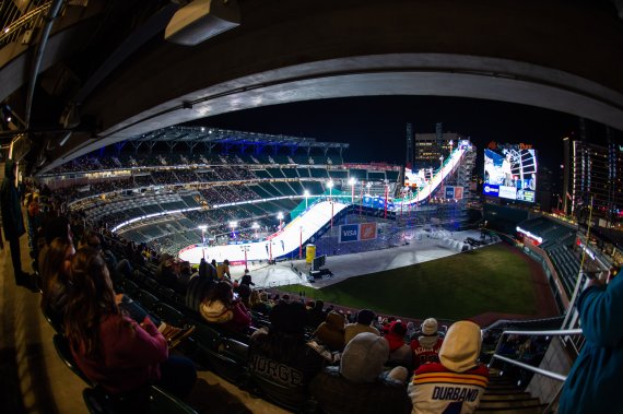 Eindrucksvolle Kulisse: Die Big-Air-Schanze im SunTrust Park, dem Baseball-Stadion Atlantas.