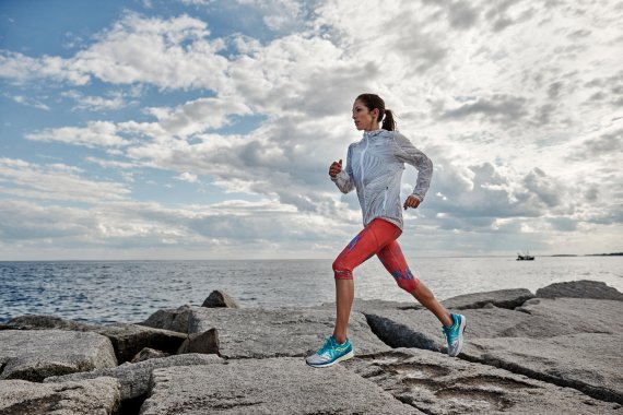 Training und Laufschuhe zu variieren, kann die Verletzungsgefahr reduzieren