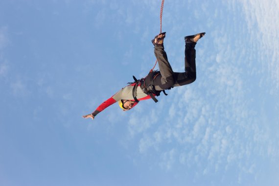 Bungee Jumping in Deutschland – am Gummiseil im freien Fall in die Tiefe.