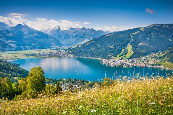 Wandern mit Ausblick: Zeller See in der Frühlingssonne