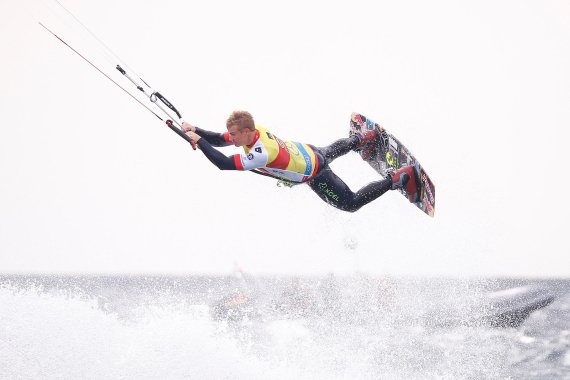 Beim Kitesurf World Cup Fehmarn tritt Mercedes-Benz erstmals als Titelsponsor auf.