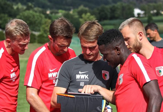 For players of the Bundesliga club FC Augsburg game analysis is part of the training routine.