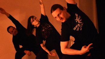 Credit: Instagram.com/yogadu.com Similar to yoga dance, black yoga is all about music. However, Heavy Metal is played here.