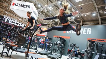 Trampolin springen bei Hammer in der Halle A6 auf der ISPO Munich 2020 Trampolin springen bei Hammer in der Halle A6 auf der ISPO Munich 2020