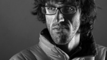mb-170921-HW-130330-portrait-hansjoerg-auer-studio-9267-1-1-300x300 Hansjörg Auer changed from his teaching job in 2009 to professional climbing.
