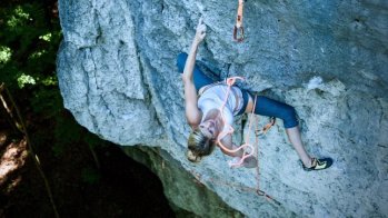 mb-170921-lena-herrmanns-favourite-climbing-area-is-the-Franconian-Jura-on-small-races-anddo-holes-is-you-especially-good- Lena Herrmann's favourite climbing area is the Frankenjura.