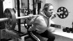 Credit: Sandra Lahnsteiner Perfect for strong legs: knee bends with weight. It is the central exercise in skiing par excellence. And you can perform them anywhere.