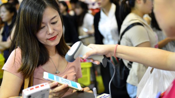 Bargeldloses Zahlen via WeChat Pay feiert am Flughafen München Deutschlandpremiere.