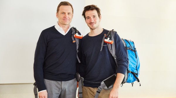 Stefan Mohr, Managing Director of ABS (left) and Felix Neureuther (right) at the joint press conference at ISPO Munich 2018.