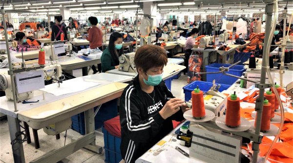 Seit etwa zwei Wochen dürfen die Arbeiterinnen und Arbeiter von KTC wieder in die Fabrik – unter umfangreichen Sicherheitsvorkehrungen. 
